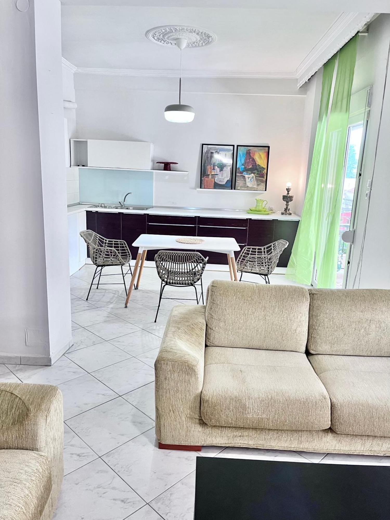 Central 7 - Stylish Apartment Komotini Bagian luar foto