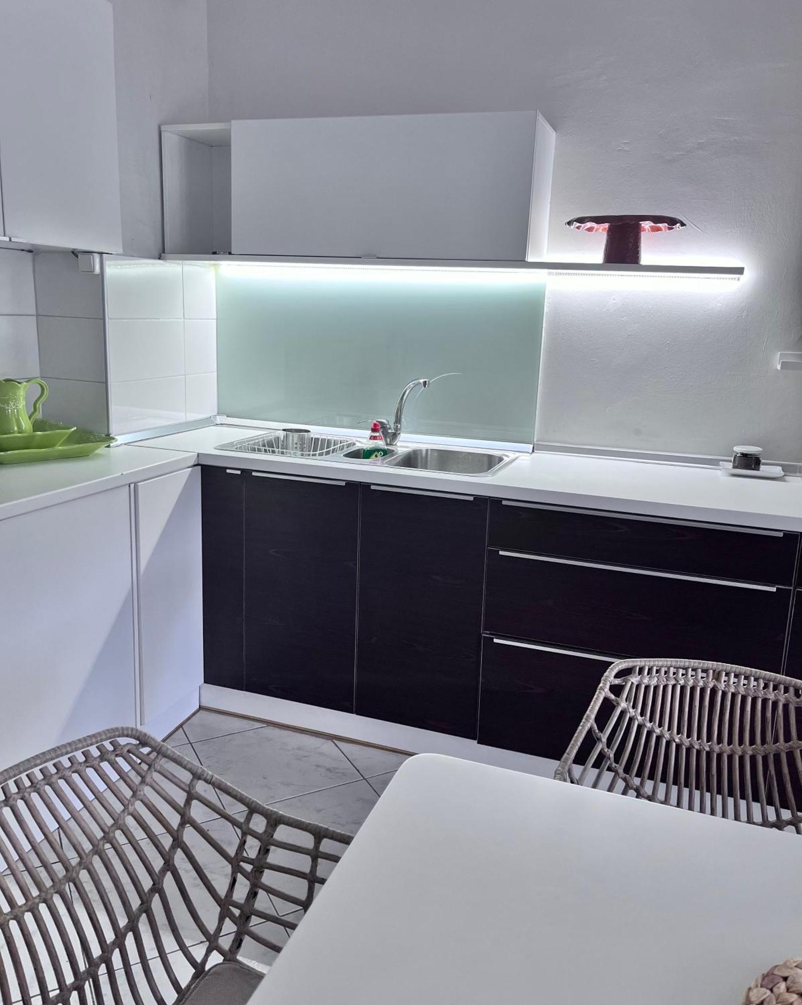 Central 7 - Stylish Apartment Komotini Bagian luar foto
