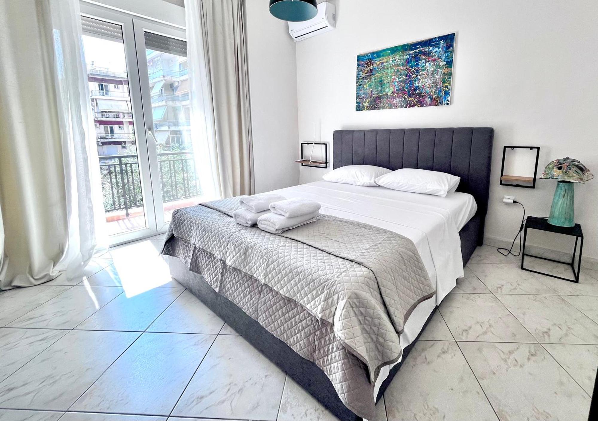 Central 7 - Stylish Apartment Komotini Bagian luar foto