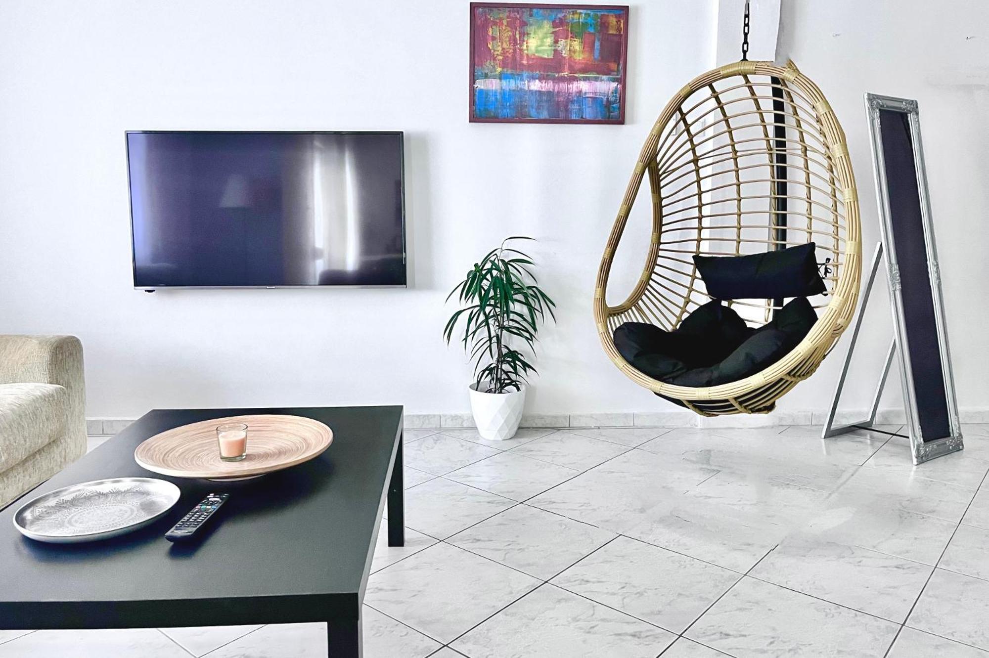 Central 7 - Stylish Apartment Komotini Bagian luar foto